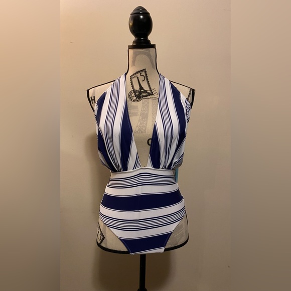 BNWT Cupshe Women's One-piece Halter Swimsuit - Picture 2 of 6